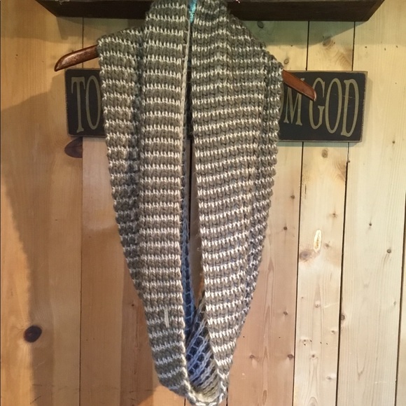 Tahari Accessories - Chunky knit infinity scarf